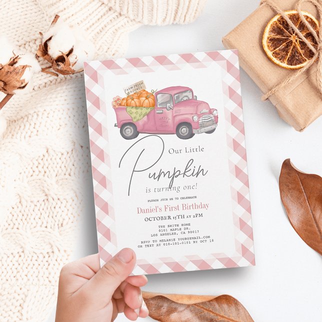 Invitación Camión de calabaza rosa Gingham Chica 1 cumpleaños (Subido por el creador)