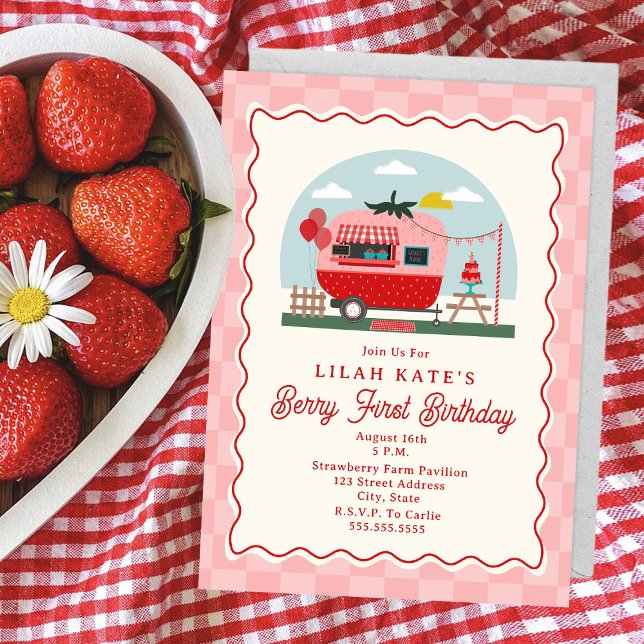 Invitación Camper de chequeador de fresa de primer cumpleaños (Subido por el creador)