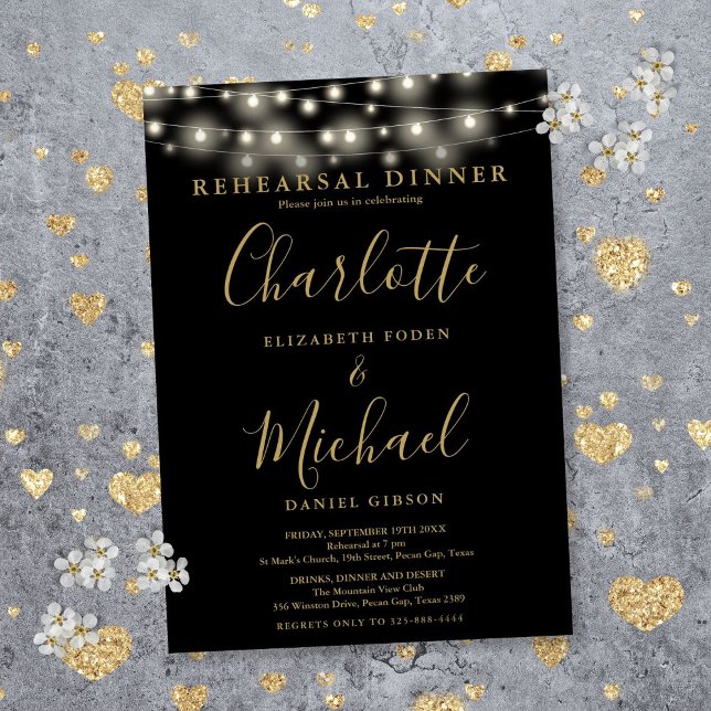 Invitación Canales de luz Black Gold Script Ensayo de cena (String Lights Black Gold Script Rehearsal Dinner Invitation)