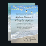 Invitación Canales iluminan la boda de la playa de arena<br><div class="desc">String ilumina corazones en la imagen de la playa de arena, para visiones de relajación en el paraíso, celebra su boda en la playa con este encantador diseño. Cadenas de luces colgantes envuelven la cabeza con dos corazones entrelazados dibujados en la arena de la playa en la orilla del océano,...</div>