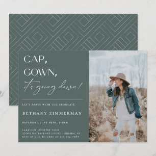 Invitación Cap Gown está cayendo en la fiesta de graduación