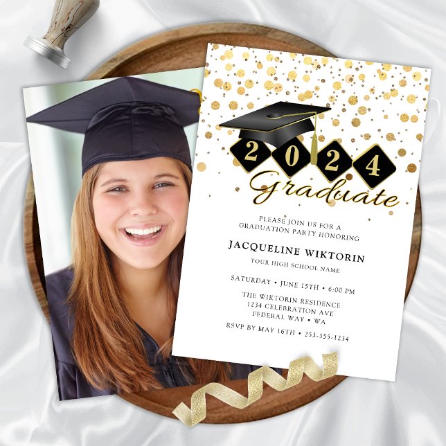 Invitación Capa de graduación clásica foto de oro negro (Classic Graduation Cap Black Gold Photo Invitation)