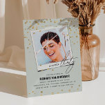 Invitación Capítulo Treinta Diversión Foto Moderna 30 cumplea<br><div class="desc">¡Marcar un hito importante con el Capítulo TREINTA! Invitaciones que reflejan perfectamente una mezcla de madurez y encanto. Con una foto personal de la estrella de cumpleaños, estas invitaciones aportan un aire de intimidad a la celebración. La mezcla de caligrafía y tipos de letra serif, purpurina de oro falso y...</div>