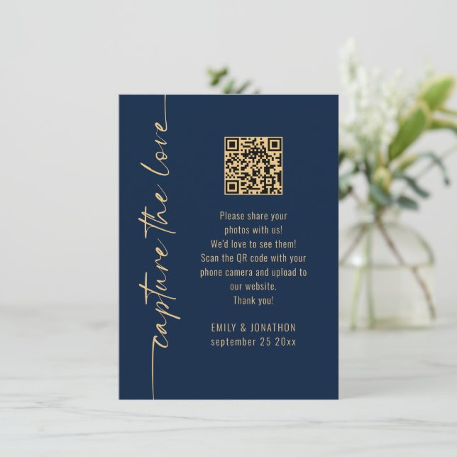 Invitación Capture the Love QR Code Navy Gold Wedding Card (Anverso de pie)