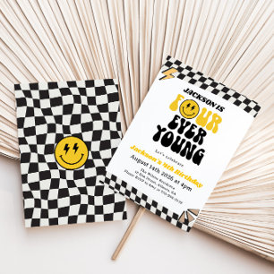 Invitación Cara de Smiley Amarillo Cumpleaños Retro Groovy Ni