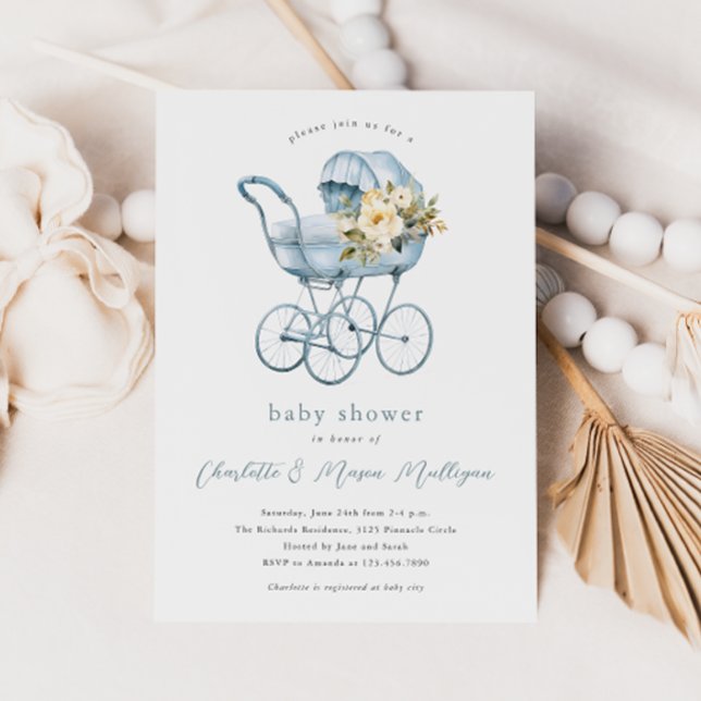 Invitación Carruaje de Bebé Antiguo Azul Fiesta de Bebé para  (Vintage dusty blue baby carriage with floral bouquet couples boys baby shower invitation.)
