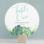 Invitación Cartas de mesa de bodas en la playa de vegetación<br><div class="desc">Diseñadas para coordinar con la suite de papelería boda de hojas tropicales de Do Tell A Belle, estas tarjetas de mesa de bodas de playa se pueden personalizar con el nombre de la novia y del novio y la fecha del boda. El número de la mesa está establecido en una...</div>