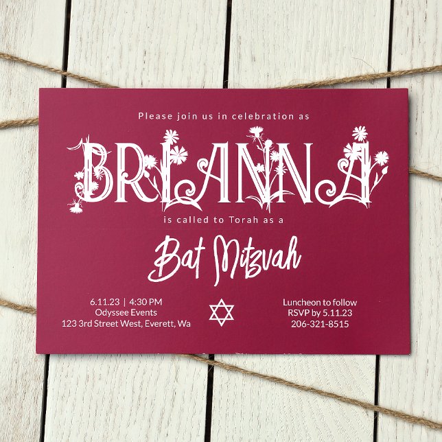 Invitación Cartas florales de Mitzvah en bate rosado botánico (Modern Unique pink bat mitzvah invitation with floral white lettering, botanical wild flowers)