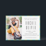 Invitación Cartón verde retro azul Bat Mitzvah Foto<br><div class="desc">Celebra este significativo hito con una invitación audaz y moderna a Bat Mitzvah que combina perfectamente el estilo y la tradición. Este llamativo diseño presenta un diseño de nombres vertical a la moda, combinado con una elegante tipografía sans-serif, un borde de tablero de ajedrez pastel con color verde menta y...</div>