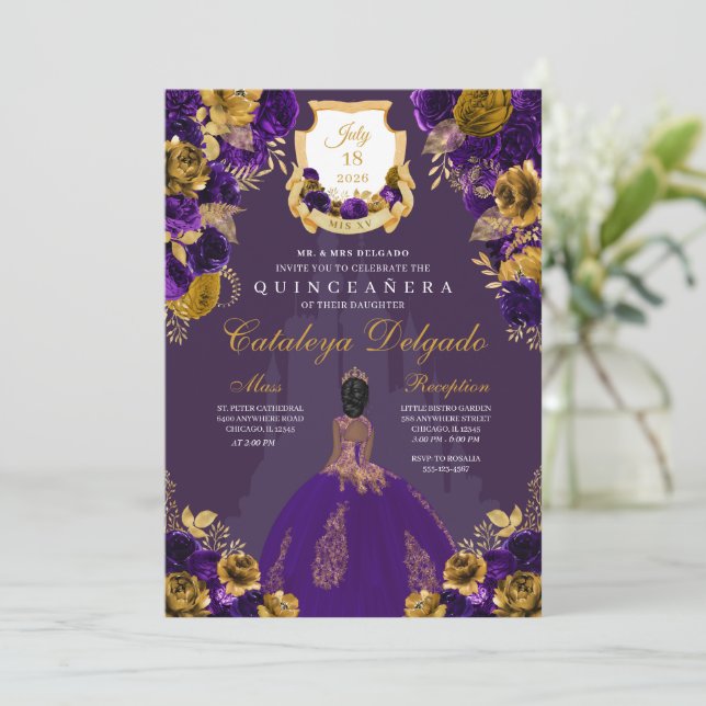 Invitación Castillo Princesa de Morado y Oro Quinceañera (Anverso de pie)