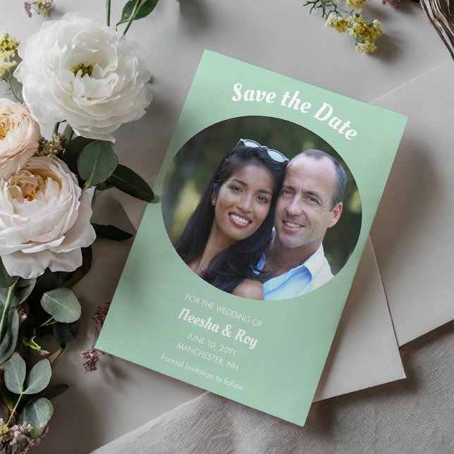 Invitación Casual Elegant Green Oval Photo Save the Date (Subido por el creador)