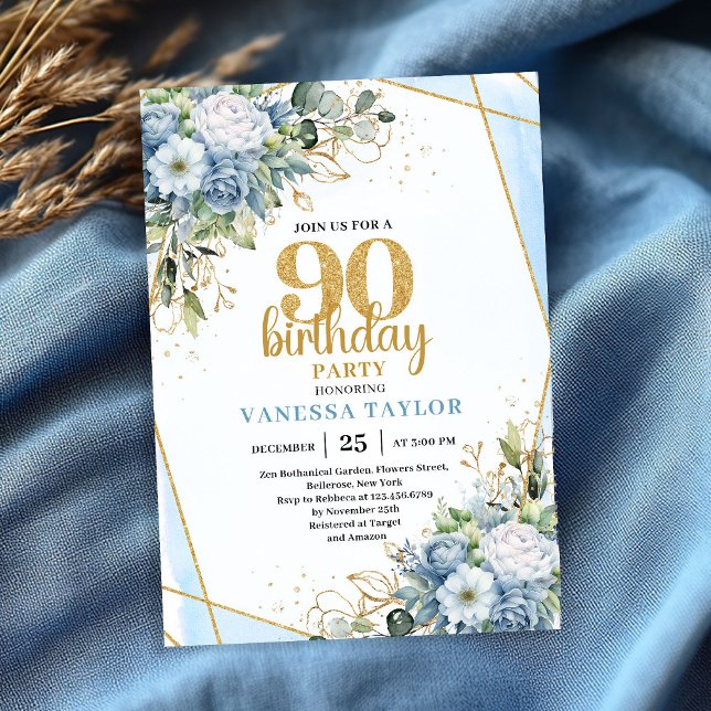 Invitación Celebración de cumpleaños 90 con flores azules y b (Blue Floral Gold Glitter 90th Birthday Celebration Invitation

)