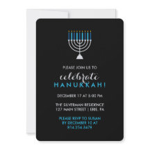 Celebración de Hanukkah con Menorah plateado en ne