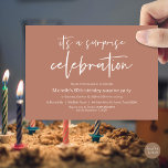 Invitación Celebración de la fiesta de cumpleaños sorpresa<br><div class="desc">Es una tarjeta de invitación para celebración de cumpleaños sorpresa. ¿Planeando la celebración de la fiesta de cumpleaños de tu amada familia? Invite a los huéspedes con esta tarjeta de invitación perfecta.</div>