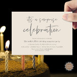 Invitación Celebración de la fiesta de cumpleaños sorpresa<br><div class="desc">Es una tarjeta de invitación para celebración de cumpleaños sorpresa. ¿Planeando la celebración de la fiesta de cumpleaños de tu amada familia? Invite a los huéspedes con esta tarjeta de invitación perfecta.</div>