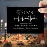 Invitación Celebración de la fiesta de cumpleaños sorpresa<br><div class="desc">Es una tarjeta de invitación para celebración de cumpleaños sorpresa. ¿Planeando la celebración de la fiesta de cumpleaños de tu amada familia? Invite a los huéspedes con esta tarjeta de invitación perfecta.</div>