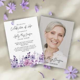 Invitación Celebración de la vida con flores púrpuras Foto Fu