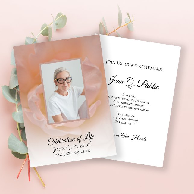 Invitación Celebración de la vida por la flor rosa rosa pálid (Subido por el creador)