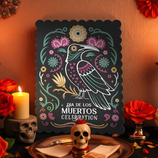 Invitación Celebración de Raven y Calavera Dio De Los Muertos (Vibrant Dia de los Muertos invitations w/ raven and calavera skull, adorned with hearts and flowers)