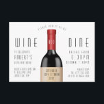 Invitación Celebración del cumpleaños del vino y del vino<br><div class="desc">Celebre la ocasión con esta elegante carta que incluye una botella de vino y un diseño tipo Huxley.</div>