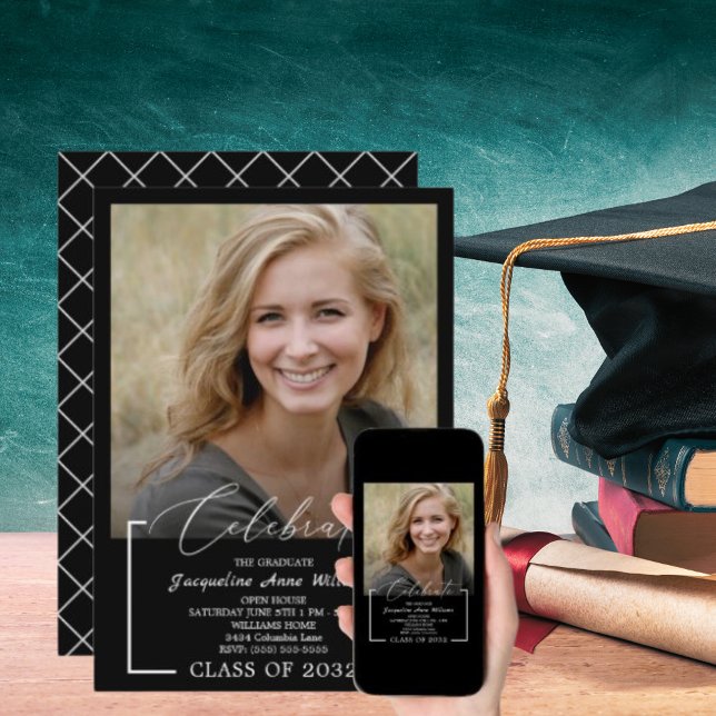 Invitación Celebrar la graduación de la clase de foto blanco  (Celebrate Graduating Class of Photo Black White In Invitation)