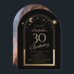 Invitación Celestial Black Gold Sun Moon Stars 30 cumpleaños<br><div class="desc">Celestial Black Gold Sun Moon Astronomy 30th Birthday Photo Invitation presenta un elegante sol dorado,  luna y estrellas con un marco dorado sobre un fondo negro. Adentro está tu personalizado la información de la invitación por trigésimo cumpleaños. Al contrario,  agrega tu foto favorita. Diseñado por Evco Studio www.zazzle.com/store/evcostudio</div>