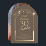 Invitación Celestial Mocha Gold Sun Moon Stars 30 cumpleaños<br><div class="desc">Astronomía celestial de Mocha Gold Sun Moon 30th Birthday Photo Invitation presenta un elegante sol dorado, luna y estrellas con un marco dorado sobre un fondo de mocha. Adentro está tu personalizado la información de la invitación por trigésimo cumpleaños. Al contrario, agrega tu foto favorita. Diseñado por Evco Studio www.zazzle.com/store/evcostudio...</div>
