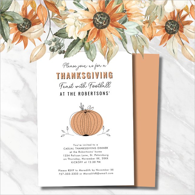 Invitación Cena de Acción de Gracias de Festín y Fútbol (Thanksgiving Feast with Football Orange Pumpkin Dinner Party Invitation)