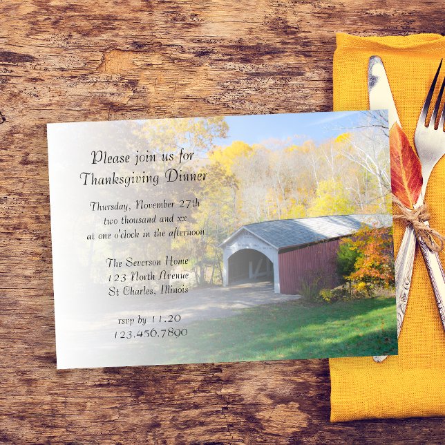 Invitación Cena de Acción de Gracias del Puente Cubierto de O (Invite guests and be grateful with this charming and rustic Thanksgiving Dinner Invitation.)