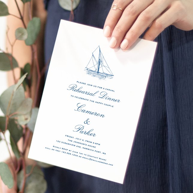 Invitación Cena de Boda azul de la marina de vela (Navy Blue Sailboat Casual Rehearsal Dinner invitation for a Coastal Chic Wedding by Concertina Press)