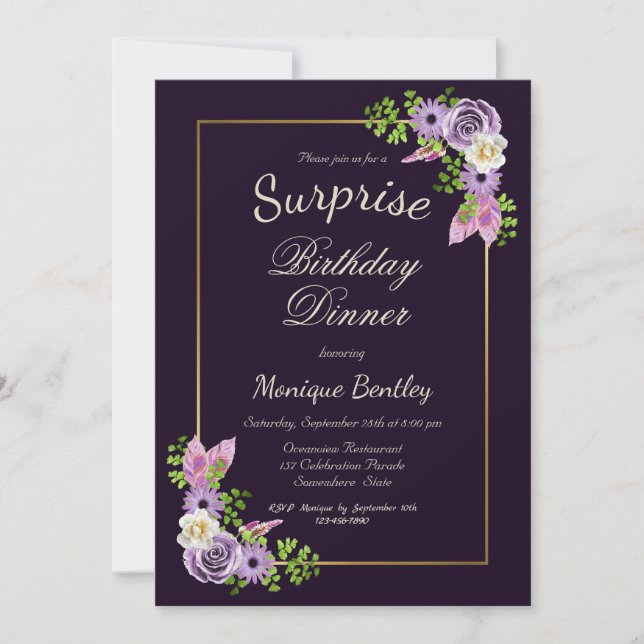 Invitación Cena de cumpleaños con sorpresa de morado floral (Anverso)