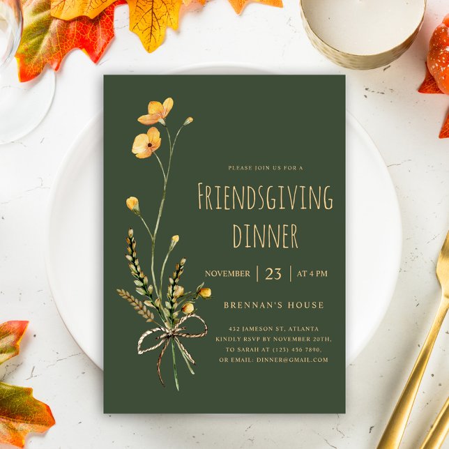 Invitación Cena de Día de Acción de Gracias con Flores Verdes (Green Elegant Wildflower Friendsgiving Dinner Invitation)