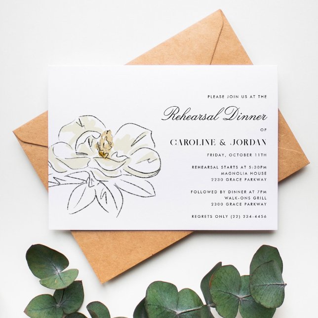 Invitación Cena de ensayo de magnolia blanca Boda (Beautiful Southern-inspired wedding rehearsal dinner invitation with a white magnolia illustration.)