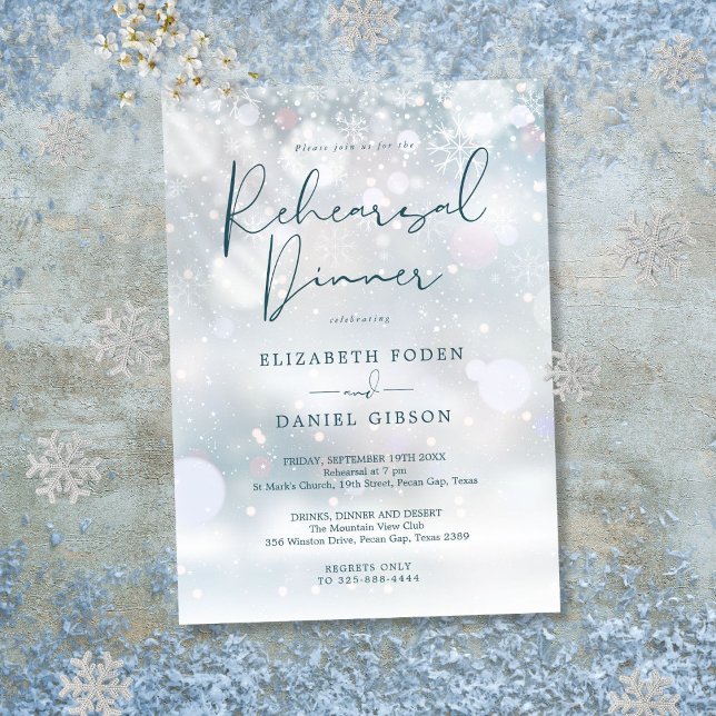 Invitación Cena de ensayo de nieve en invierno (Winter Wonderland Snow Rehearsal Dinner Invitation)