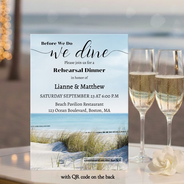 Invitación Cena de Ensayo de Playa y Dunas Moderna (Modern rehearsal dinner invitation featuring dunes overlooking a beach. With QR code template)