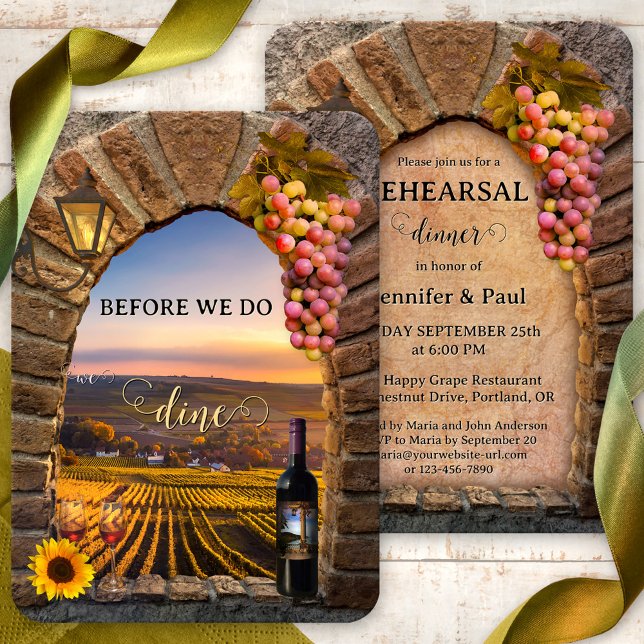 Invitación Cena de ensayo de viñedos italianos (Classic Italian Rehearsal Dinner invitation featuring a Roman arch with wine overlooking a vineyard)