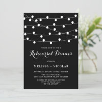 Cena de ensayo en negro con luces de cadena blanca