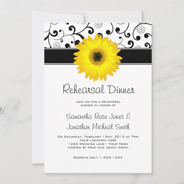 Invitación Cena de ensayo Gerbera amarillo Daisy Black Scroll (Anverso)
