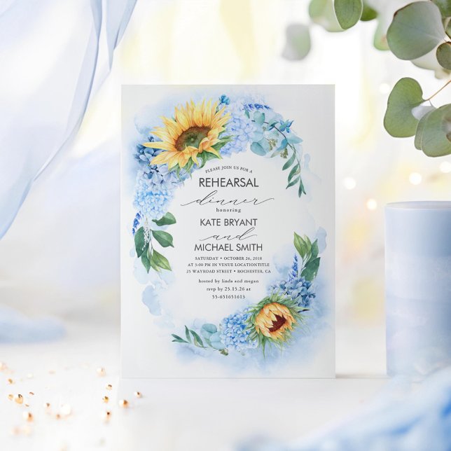 Invitación Cena de Ensayos Florales Azul Dusty Sunflower (Dusty Blue and Yellow Rehearsal Dinner Invitations)