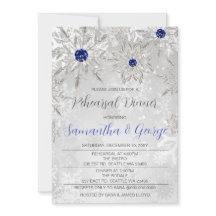 Cena de invierno con copos de nieve azul real