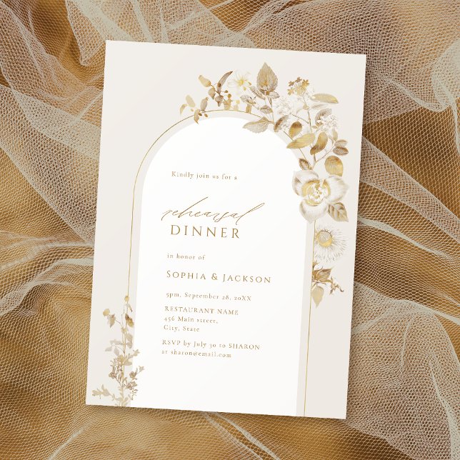 Invitación Cena elegante con arcos botánicos de oro (Elegant Gold Botanical Arch Rehearsal Dinner Invitation)