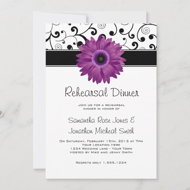 Invitación Cena ensayada Morado Gerbera Daisy Black Scroll (Anverso)