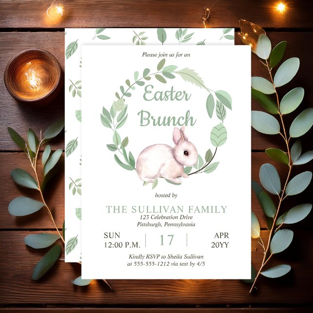 Invitación Centro de mesa floral de conejito de Pascua con sa (Cute Easter Bunny Rabbit and Eucalyptus Wreath Sage Green "Easter Brunch" Invitation - Print | Digi)