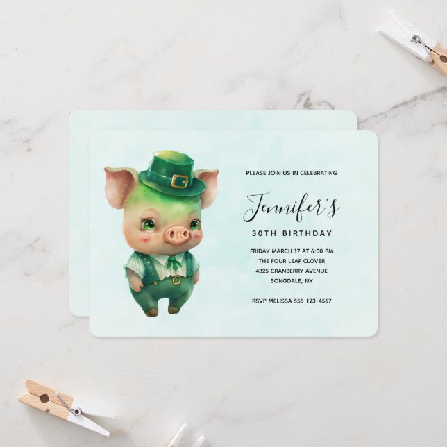 Invitación Cerdo de cuento de hadas verde lindo con atuendo b (Anverso/Reverso In Situ)