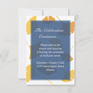 Invitación Cerramiento azul de boda con hojas de ginkgo caída