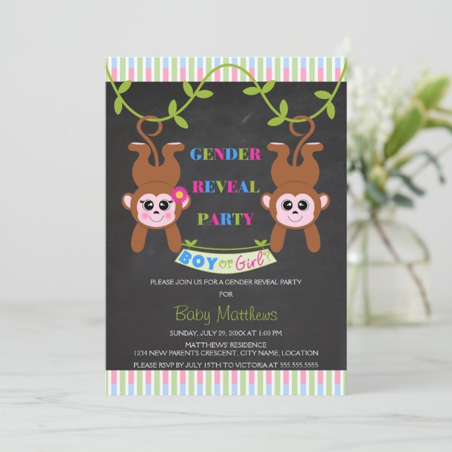 Invitación Chalkboard Fiesta de revelación de género de mono  (Anverso de pie)