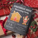 Invitación Chalkboard Gingerbread Fiesta decorativo<br><div class="desc">Sorprenda a sus huéspedes con esta divertida invitación a la fiesta de Navidades que incluye una hermosa casa de pan de jengibre y un lindo Santa Claus. Simplemente agregue los detalles de su evento en esta plantilla fácil de usar para convertirla en una invitación única. Voltea la tarjeta para revelar...</div>