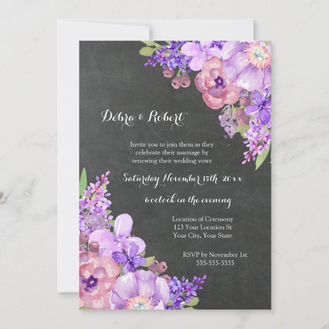Invitación Chalkboard Lilac Flores púrpuras prometen renovaci (Reverso)