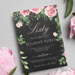 Invitación Chalkboard Pink Floral Garden Fiesta 60 de Cumplea<br><div class="desc">Rústica y elegante fiesta de cumpleaños de sesenta años, invitación femenina con rosas de peones pintadas a mano rosa y rojo con hojas verdes y follaje y con una moderna escritura de caligrafía editable con letras de moda sobre un fondo de pizarra de carbón gris oscuro. Adecuado para una primavera,...</div>