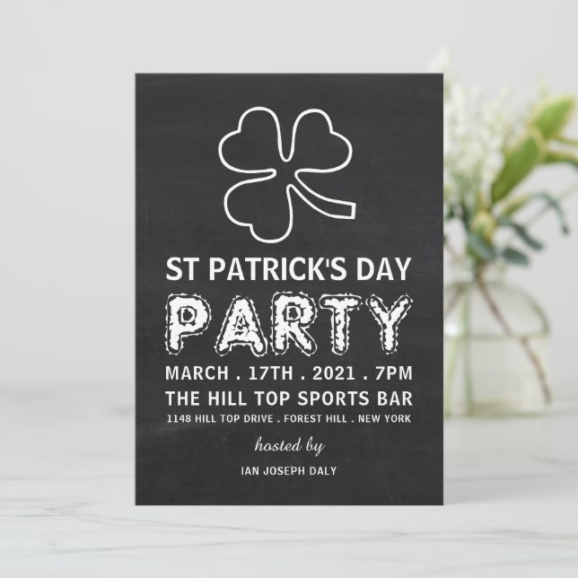 Invitación Chalkboard Shamrock, Fiesta del Día de San Patrici (Anverso de pie)